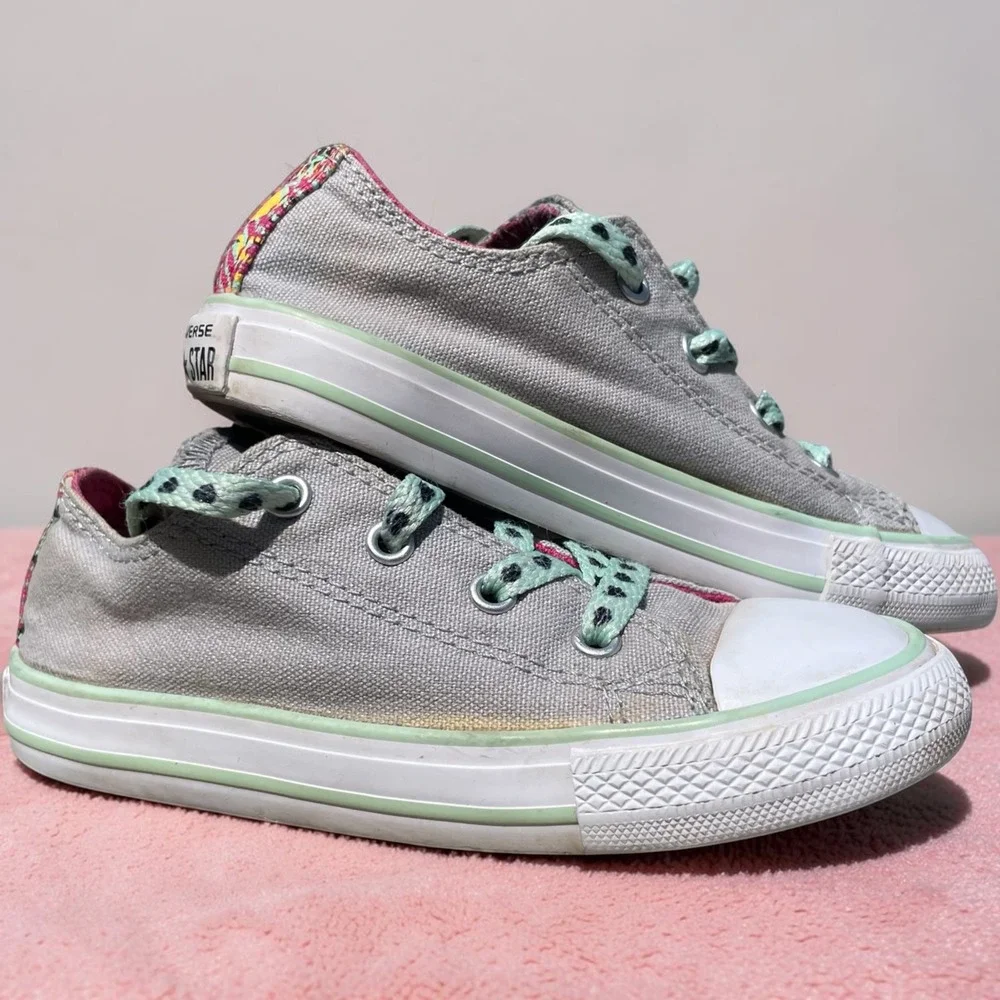 Converse Chuck Taylor All Star Low Top Sneakers 10 Gray Heart Laces Kids